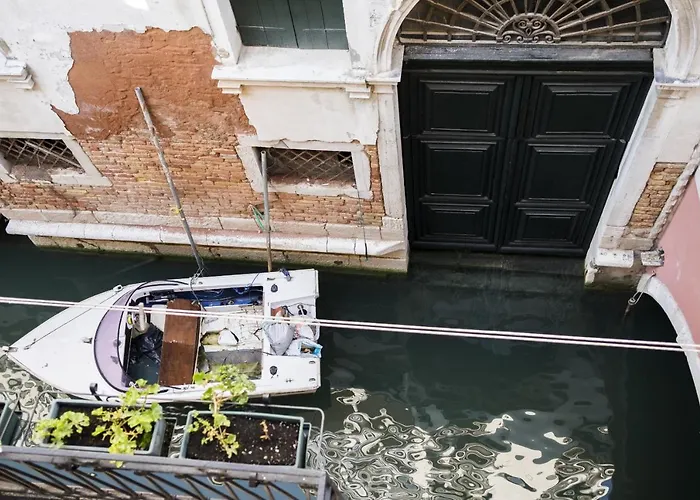 Rialto Corte Dei Sansoni Canal View By Wonderful Italy